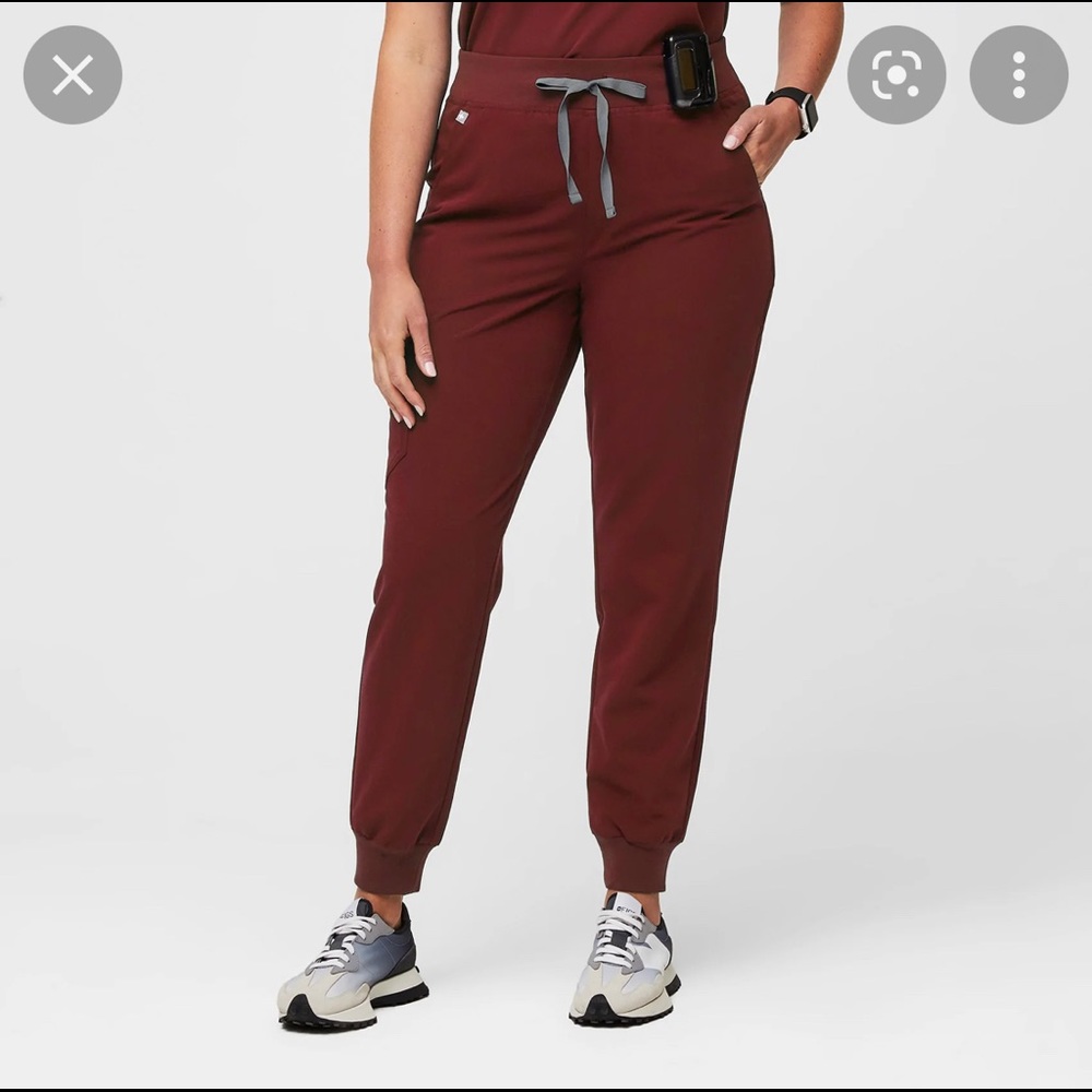 Figs Maroon xs regular